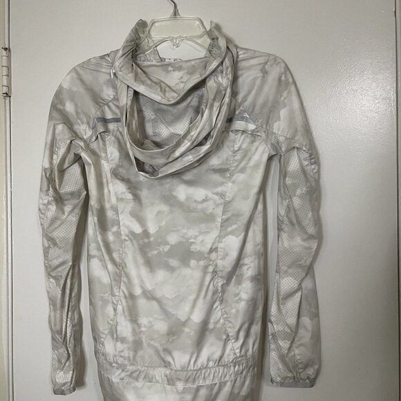 LULULEMON tan Clouds hooded windbreaker full zip pack it up jacket size US 4 - Picture 7 of 9